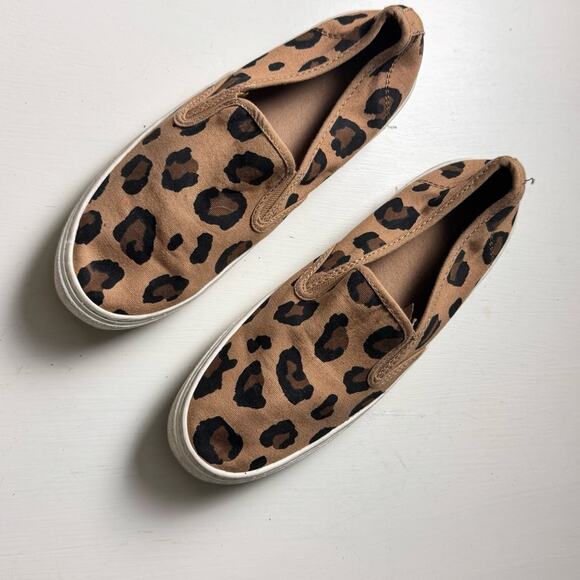 Old Navy Women's Slip On Canvas Animal Print Style Sneakers Sz 7 - Picture 1 of 7
